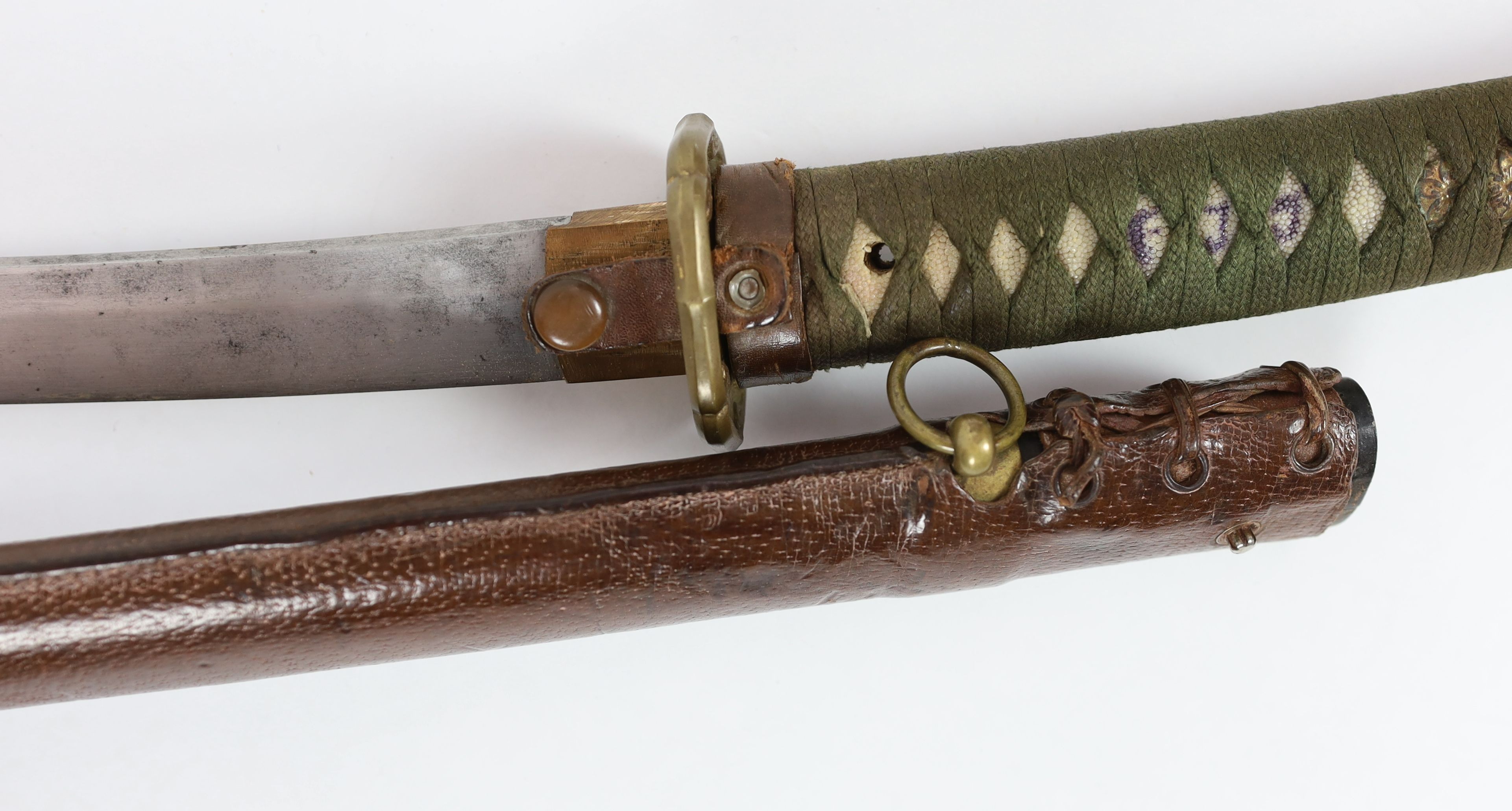 A late WWII Japanese military shin-gunto overall length 93.5cm